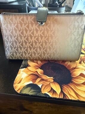Michael Kors green /gold ombré. Wristlet
